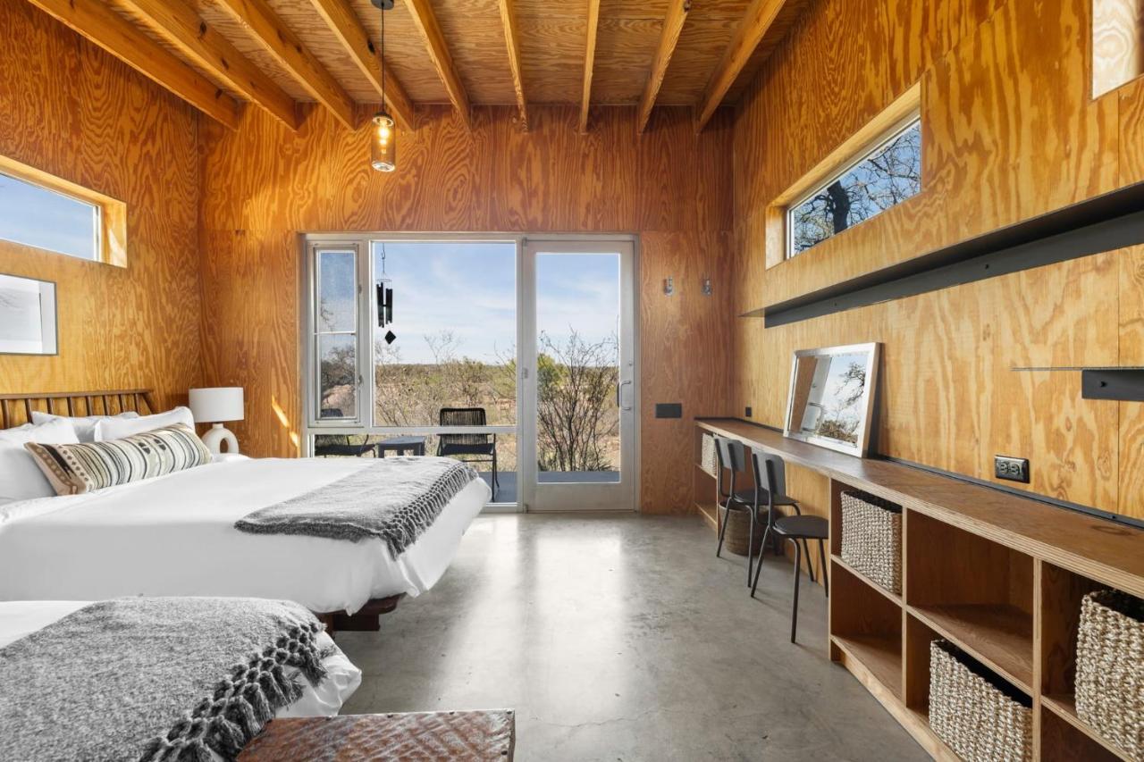 Lazo House - Riverfront With Overlooking Llano River 外观 照片