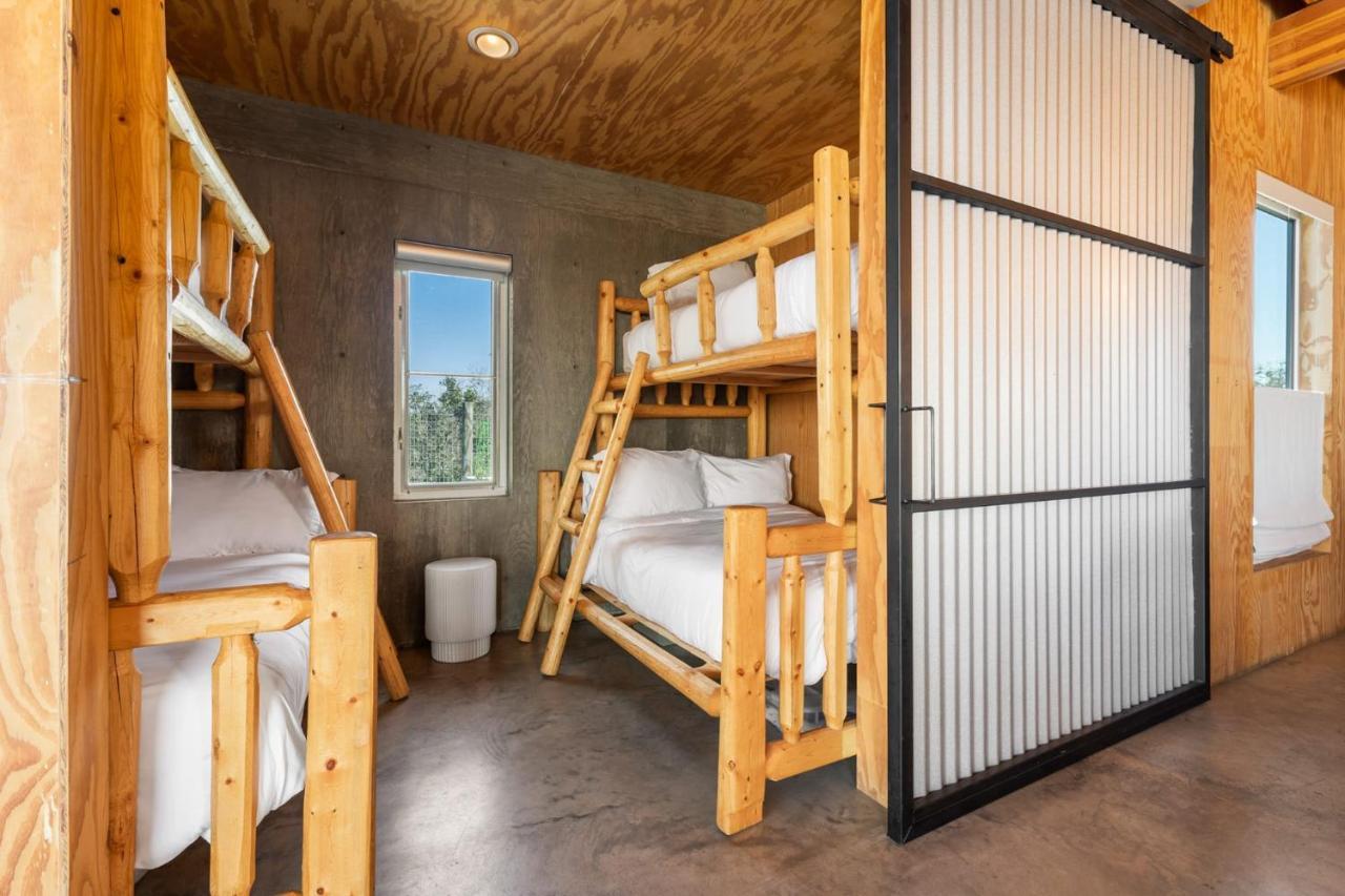 Lazo House - Riverfront With Overlooking Llano River 外观 照片