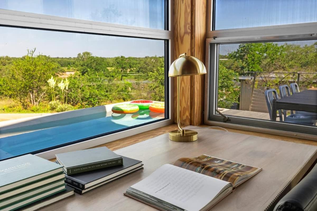 Lazo House - Riverfront With Overlooking Llano River 外观 照片